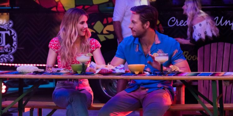 EMMA ROBERTS Y LA DESPREOCUPADA FELICIDAD DE UNA SOLTERA EN «HOLIDATE»