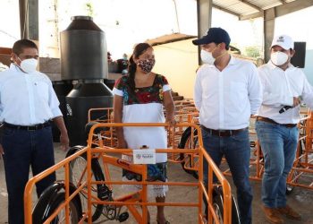 ENTREGAN MAQUINARIA Y MATERIALES DE «PESO A PESO» A PRODUCTORES YUCATECOS