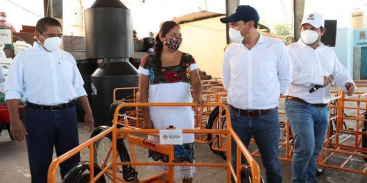 ENTREGAN MAQUINARIA Y MATERIALES DE «PESO A PESO» A PRODUCTORES YUCATECOS