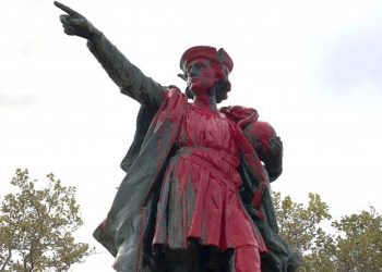ESTATUA DE CRISTÓBAL COLÓN ES VANDALIZADA EN BOLIVIA