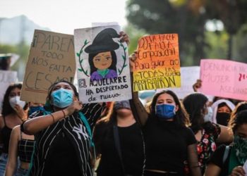 FEMINISTAS PROTESTAN POR ASESINATO DE NIÑA DE 13 AÑOS EN EL SUR DE MÉXICO