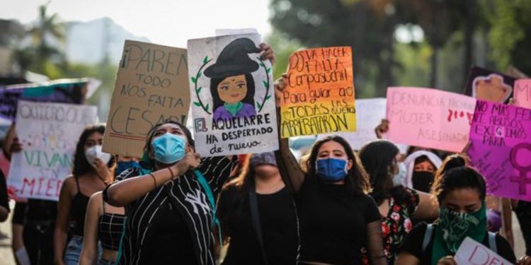 FEMINISTAS PROTESTAN POR ASESINATO DE NIÑA DE 13 AÑOS EN EL SUR DE MÉXICO