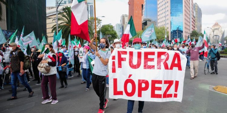 GOBIERNO ADVIERTE A FRENA QUE ZÓCALO SE USARÁ PARA ASAMBLEAS