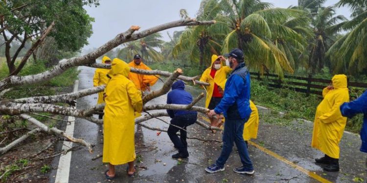 GOBIERNO DEL ESTADO EVALÚA DAÑOS Y AUXILIA A LA POBLACIÓN TRAS EL PASO DE «ZETA»
