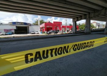 HALLAN PRESUNTO APARATO EXPLOSIVO EN PLAYA DEL CARMEN,