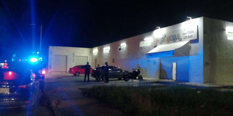 SUJETOS ARMADOS SE LLEVAN DINERO DE UNA TIENDA DE ABARROTES