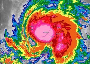 ZETA SE DEGRADA A TORMENTA TROPICAL