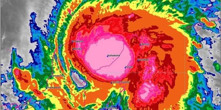 ZETA SE DEGRADA A TORMENTA TROPICAL