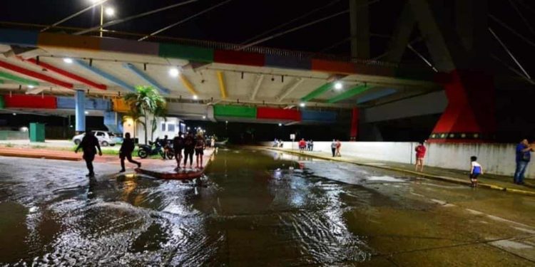 INFORMAN QUE HAY FILTRACIONES DEL RÍO GRIJALVA EN EL MALECÓN