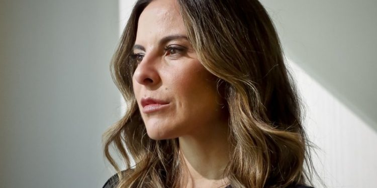 KATE DEL CASTILLO HARÁ PRODUCCIÓN COMO HOMENAJE A LOS CORRIDOS DE SU PADRE