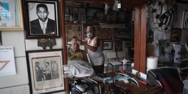 LA ETERNA AMISTAD ENTRE PELÉ Y DIDI, SU PELUQUERO DESDE 1956