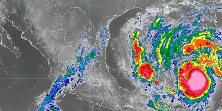 LLEGA HURACÁN DELTA A QUINTANA ROO