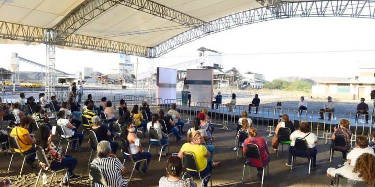 LÓPEZ OBRADOR FIRMA ACTA PARA RECUPERAR RESTOS DE MINEROS SEPULTADOS EN 2006