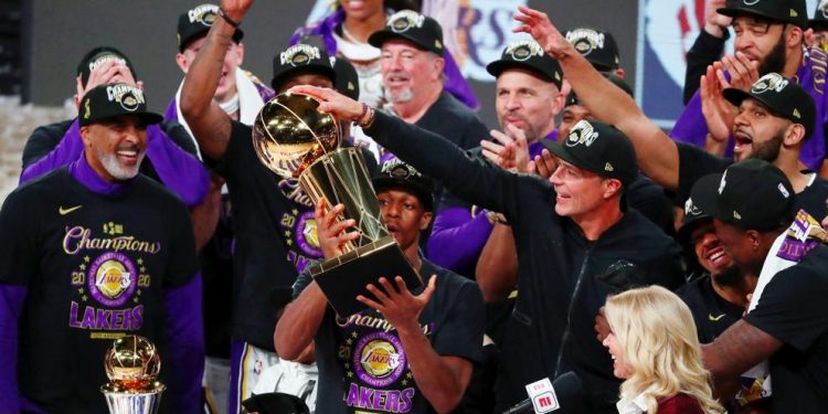 LOS LAKERS GANAN EL ANILLO CON EL RECUERDO A BRYANT Y JAMES AGIGANTA SU LEYENDA