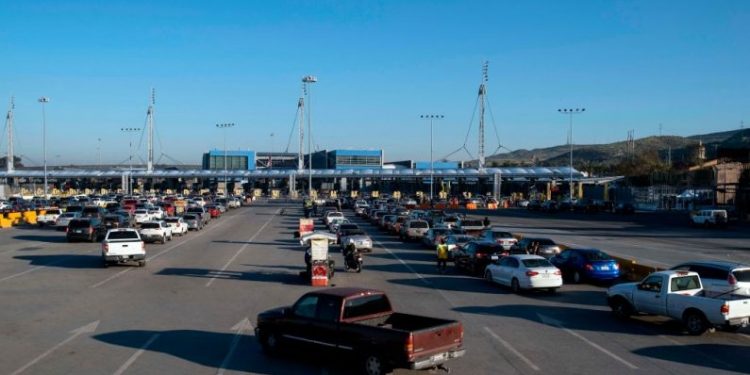 MÉXICO Y ESTADOS UNIDOS PROLONGAN RESTRICCIONES FRONTERIZAS POR LA COVID-19
