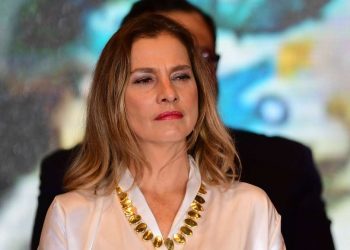 NADIE DEBE DE DESEAR QUEMAR VIVO A QUIEN PIENSE DIFERENTE: ESPOSA DE AMLO