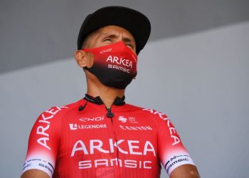NAIRO QUINTANA, OPERADO DE LAS DOS RODILLAS EN FRANCIA