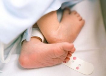 PADRES CASI PARAN A LA CÁRCEL POR CAUSARLE A SU BEBÉ DAÑO CEREBRAL CON DIETA VEGANA