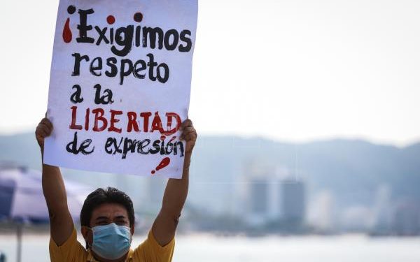 PERIODISTAS MEXICANOS RECLAMAN SEGURIDAD ANTE AMENAZAS DEL CRIMEN ORGANIZADO