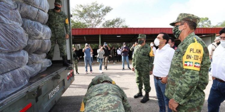 PONEN EN MARCHA DISTRIBUCIÓN DE APOYOS DEL FONDEN PARA LAS FAMILIAS AFECTADAS POR GAMMA Y EL HURACÁN DELTA