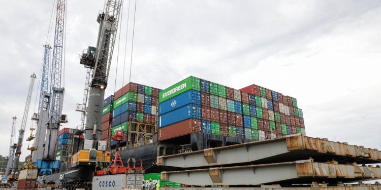 SUPERÁVIT COMERCIAL DE MÉXICO SUMA 4.385 MILLONES DE DÓLARES EN SEPTIEMBRE