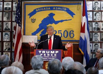 TRUMP VOTA POR TRUMP EN FLORIDA, ANTES DE QUE OBAMA HAGA CAMPAÑA EN MIAMI