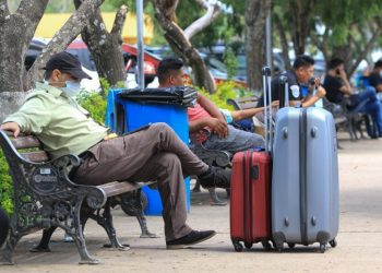 UNA HUELGA DE EMPLEADOS DE AEROPUERTOS DEJA SIN VUELOS A BOLIVIA
