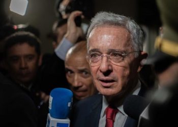 UNA JUEZA COLOMBIANA ORDENA LA LIBERTAD DEL EXPRESIDENTE ÁLVARO URIBE