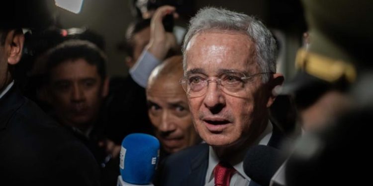 UNA JUEZA COLOMBIANA ORDENA LA LIBERTAD DEL EXPRESIDENTE ÁLVARO URIBE