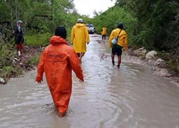 EVACUAN A POBLADORES DE MARÍA ELENA Y PUNTA HERRERO