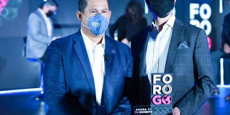 RECONOCE GOBERNADOR  TALENTO Y VISIÓN DE EMPRESARIOS QUE EXPORTAN  A TRAVÉS DE LA ALDEA DIGITAL.