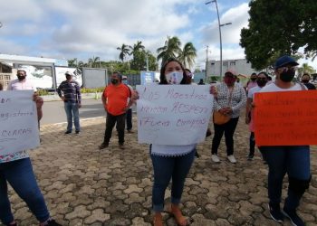 DOCENTES DEL PROGRAMA ETC SE MANIFIESTAN EN LAS PUERTAS DEL CONGRESO DEL ESTADO, EXIGEN A LA TITULAR DE LA SEQ ANA VÁZQUEZ CLARIFIQUE EL DESTINO RECURSOS