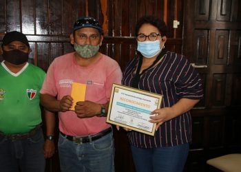 RECONOCE SOFÍA ALCOCER A TRABAJADORES DESTACADOS DE SU ADMINISTRACIÓN