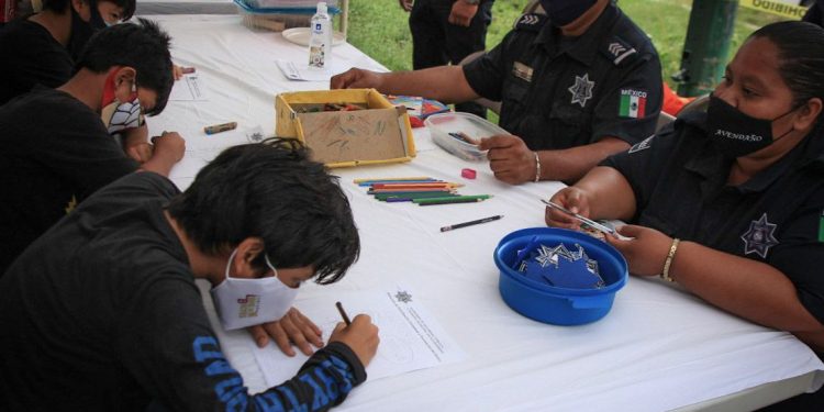 LLEVA LAURA BERISTAIN SERVICIOS GRATUITOS A TODAS LAS COLONIAS CON TODOS SOMOS SOLIDARIDAD