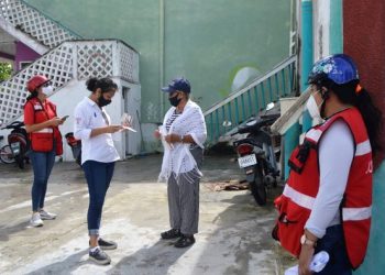 ENTREGA AYUNTAMIENTO APOYOS CASA POR CASA A ABUELITOS ISLEÑOS