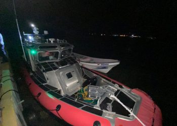 RESCATA SEMAR A TRES PERSONAS EN AGUAS DE MAHAHUAL
