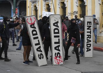 LA POLICÍA DE GUATEMALA DETUVO A 37 MANIFESTANTES Y HUBO DECENAS DE HERIDOS