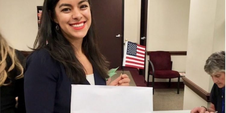 REBECCA ACUÑA MONSERRAT, VIRTUAL FUNCIONARIA EN LA ADMINISTRACIÓN DE JOE BIDEN