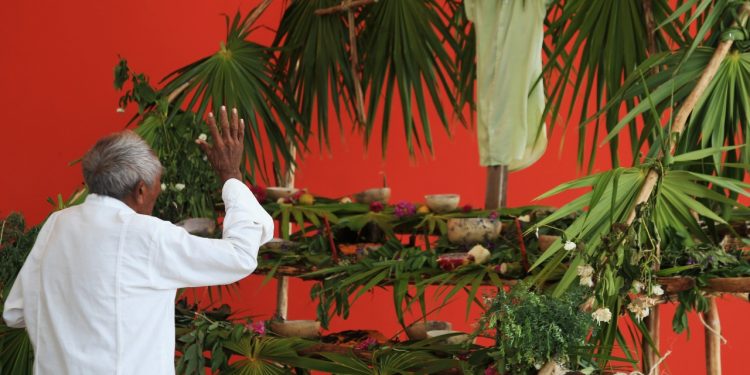 PLAYENSES HONRAN A SUS DIFUNTOS CON ARTE, CULTURA Y CEREMONIAS MAYAS