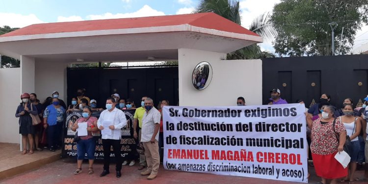 VENDEDORES AMBULANTES SE MANIFIESTAN EN CASA DE GOBIERNO; PIDEN CESE AL TERRORISMO FISCAL A ESTE SECTOR