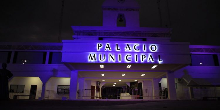 SE VISTE DE COLOR “VIOLETA” EL PALACIO MUNICIPAL DE SOLIDARIDAD POR LAS VÍCTIMAS DE VIOLENCIA