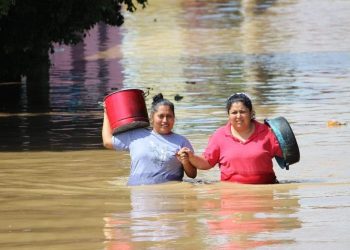 JALAPA Y MACUSPANA AMANECEN BAJO EL AGUA