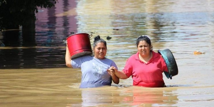 JALAPA Y MACUSPANA AMANECEN BAJO EL AGUA
