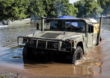 EN MACUSPANA LLEGA AYUDA Y RESCATE HASTA RÍO ABAJO DEL TULIJÁ