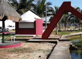 POR VIOLENTAR LA LEY, OBLIGAN A OTONIEL SEGOVIA A DETENER PINTA DE PARQUES CON COLORES DE MORENA