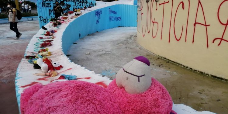 MARCHAN MUJERES POR CANCÚN CON UN MENSAJE DE JUSTICIA