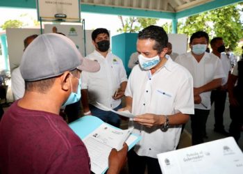 CARLOS JOAQUÍN ESCUCHA Y ATIENDE LAS NECESIDADES DE LA GENTE DE IGNACIO ZARAGOZA