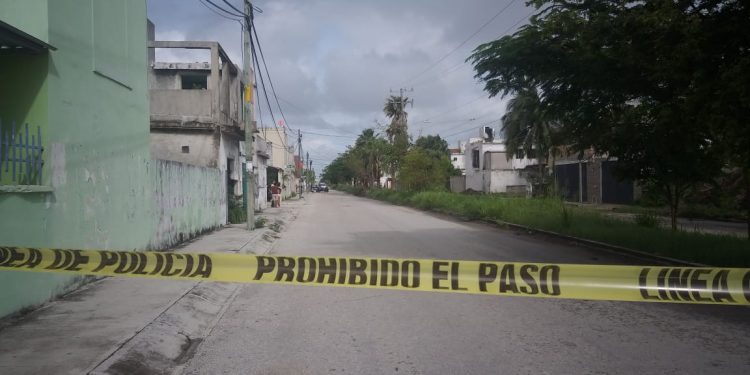SUJETO ES ASESINADO A GOLPES EN LA VÍA PÚBLICA EN CANCÚN