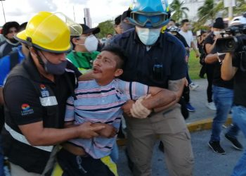LO DETIENEN DURANTE LA MANIFESTACIÓN, POR ABUSO SEXUAL