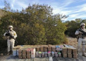EL EJÉRCITO MEXICANO ASEGURA MÁS DE 290 KILOGRAMOS DE POSIBLE METANFETAMINA EN EL ESTADO DE BAJA CALIFORNIA